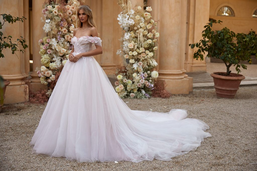 Как выбрать лучший свадебный салон