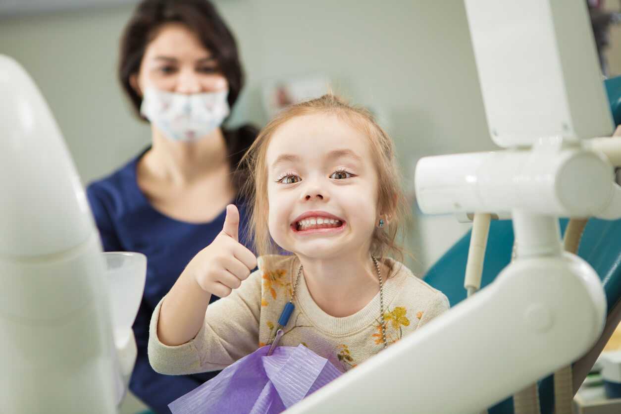 Коли вести дитину до стоматолога?