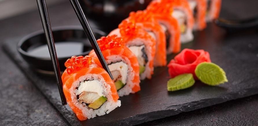 Доставка суши - отличный способ приятно провести вечер