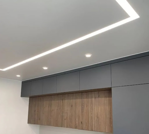 Натяжные потолки с установкой — современный потолок под ключ для квартиры и дома